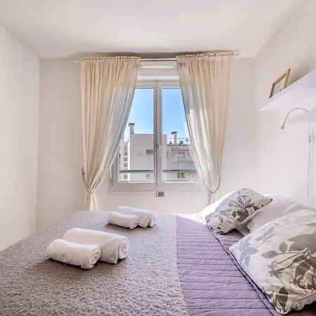 Apartment L'eden Square For 4 By Sunset *