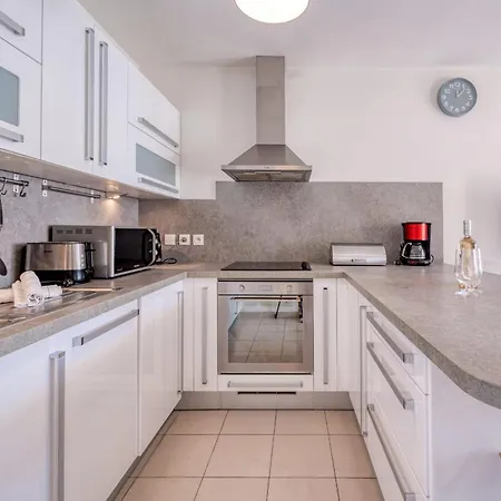 L'eden Square For 4 By Sunset Apartment